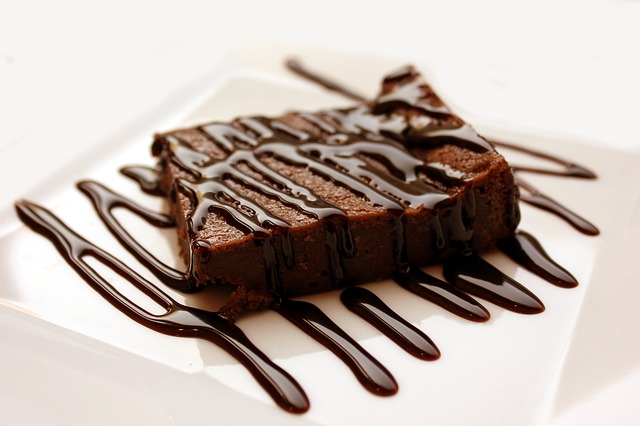 http://pediaa.com/wp-content/uploads/2015/11/Difference-Between-Cake-and-Brownie-Brownie.jpg