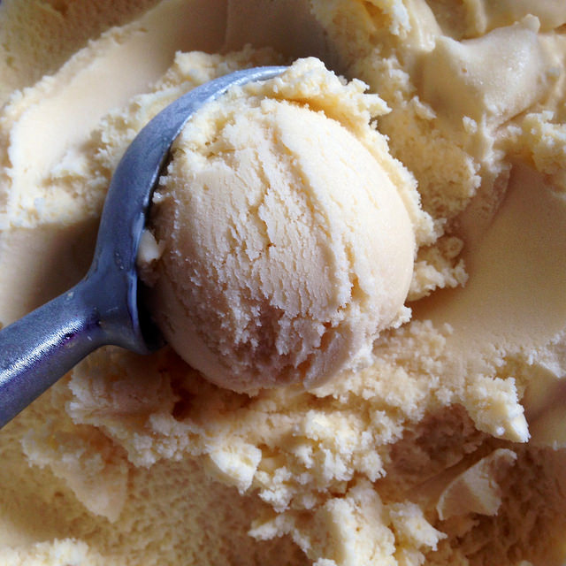 Difference Between Custard and Ice Cream Ingredients, Texture