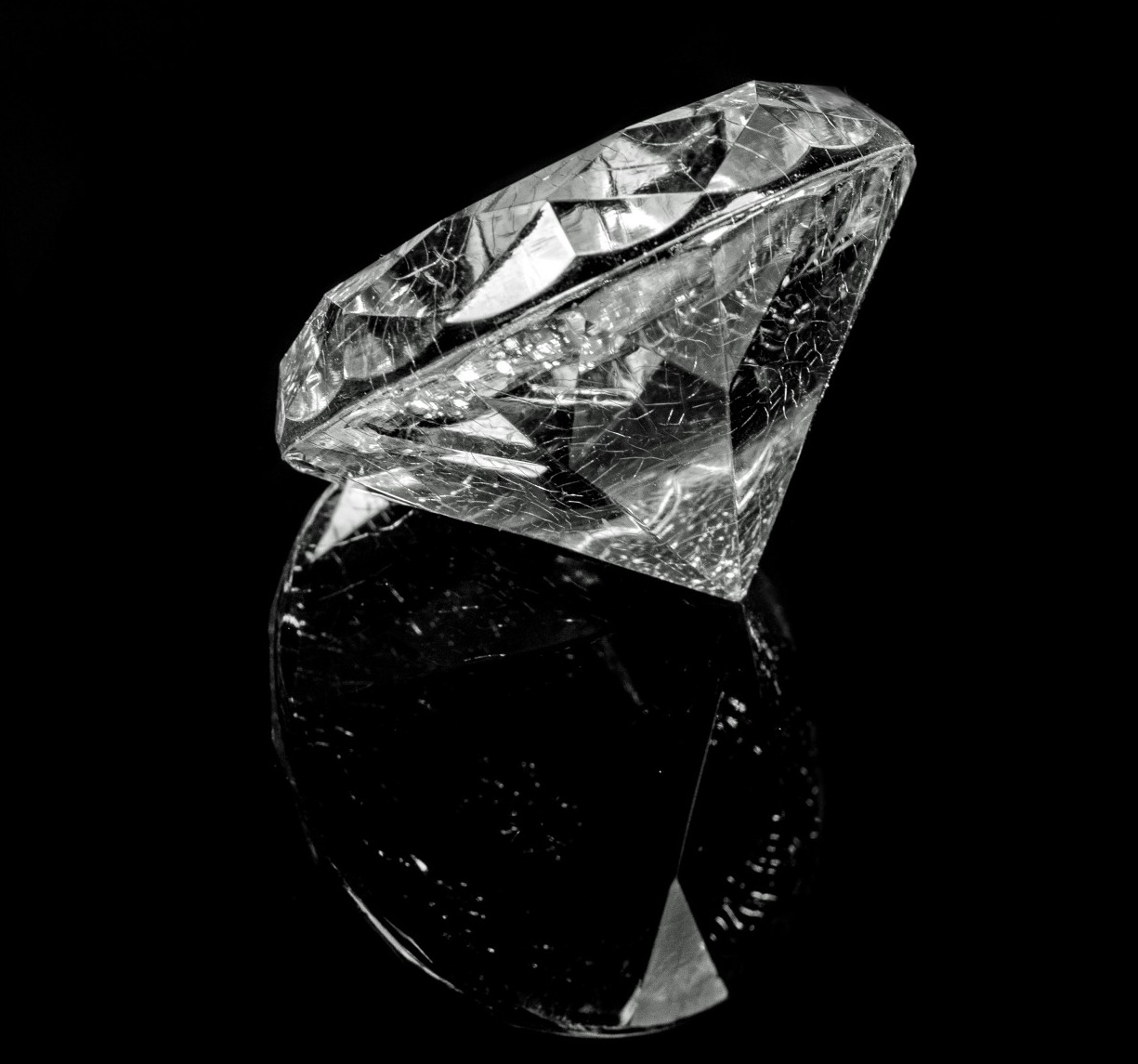 difference-between-diamond-and-graphite-definition-properties-uses