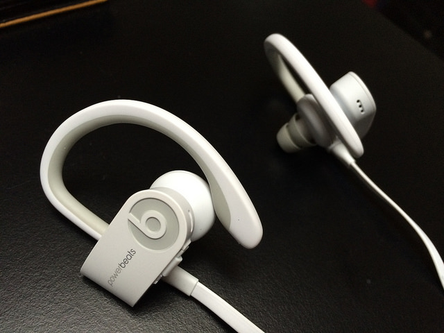 what's the difference between powerbeats 2 and 3