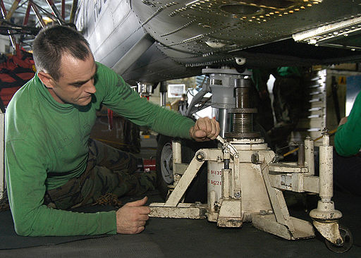 Difference between Force and Pressure - Hydraulic_Jack