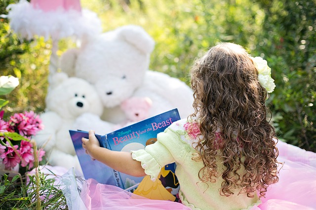 Reading is her hobby.