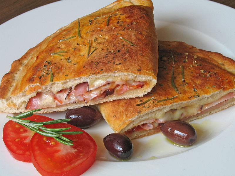 Difference Between Calzone and Stromboli