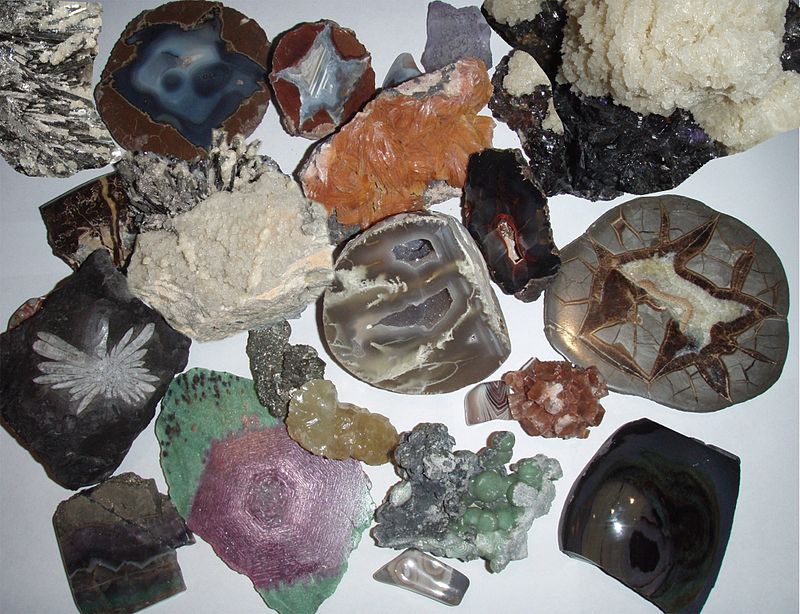 Difference Between Rocks and Minerals 