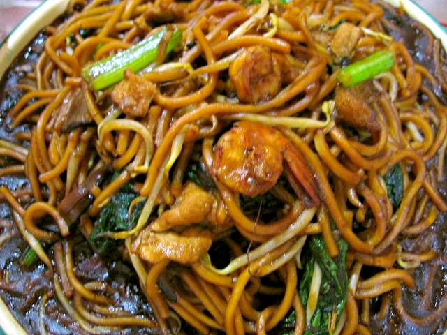 difference between chop suey and chow mein veg
