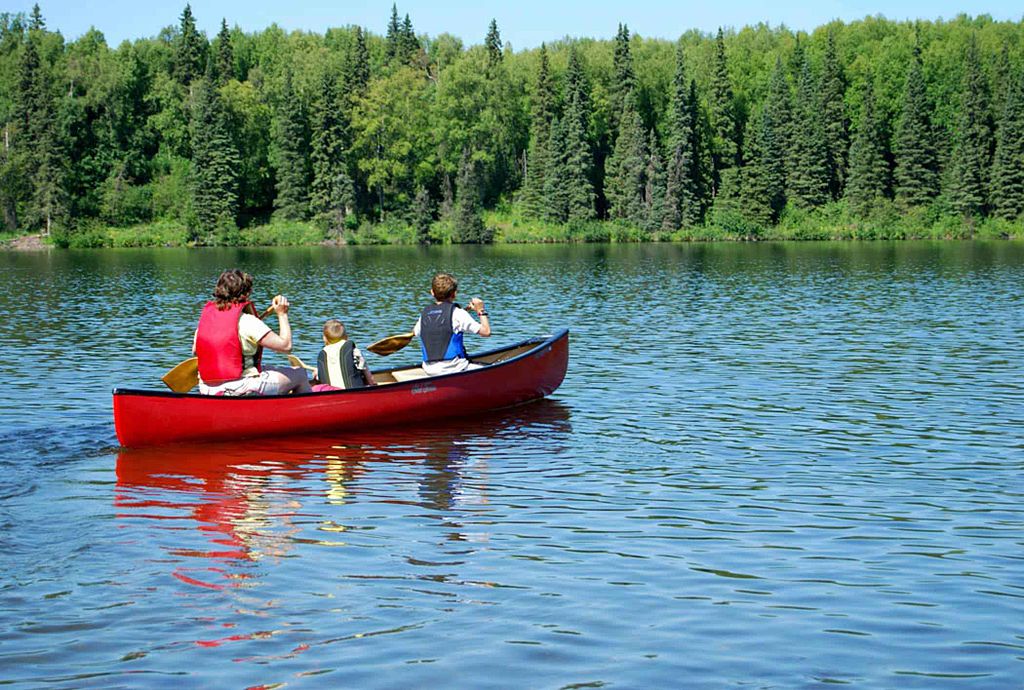 Difference Between Kayak and Canoe