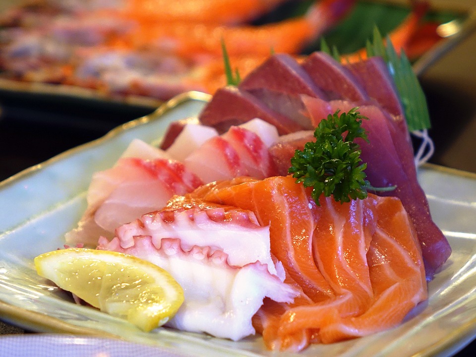Main Difference - Sushi vs Sashimi