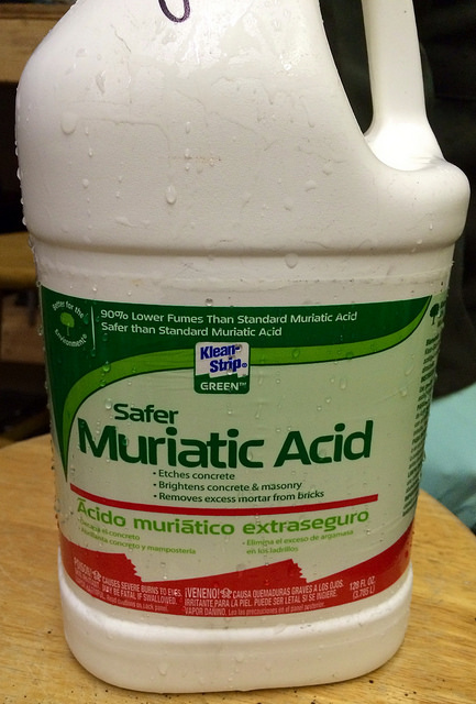 Main Difference - Hydrochloric Acid vs Muriatic Acid