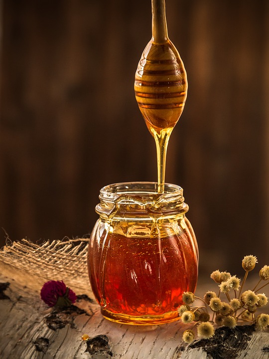 Main Difference - Manuka Honey and Normal Honey