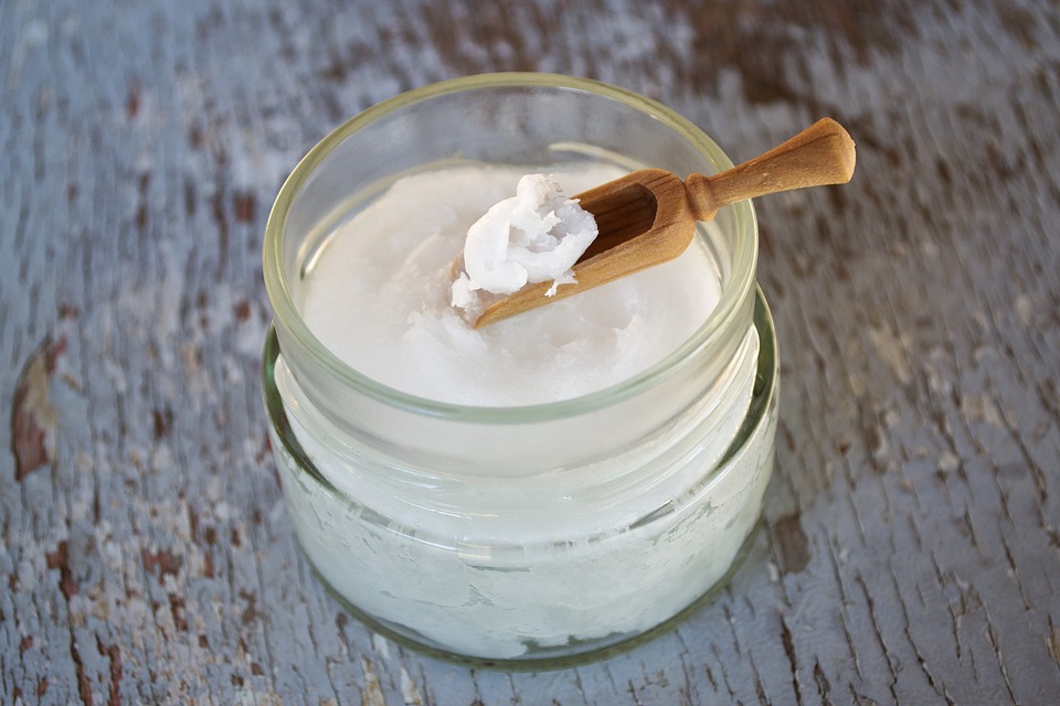 Difference Between Fractionated and Unfractionated Coconut Oil
