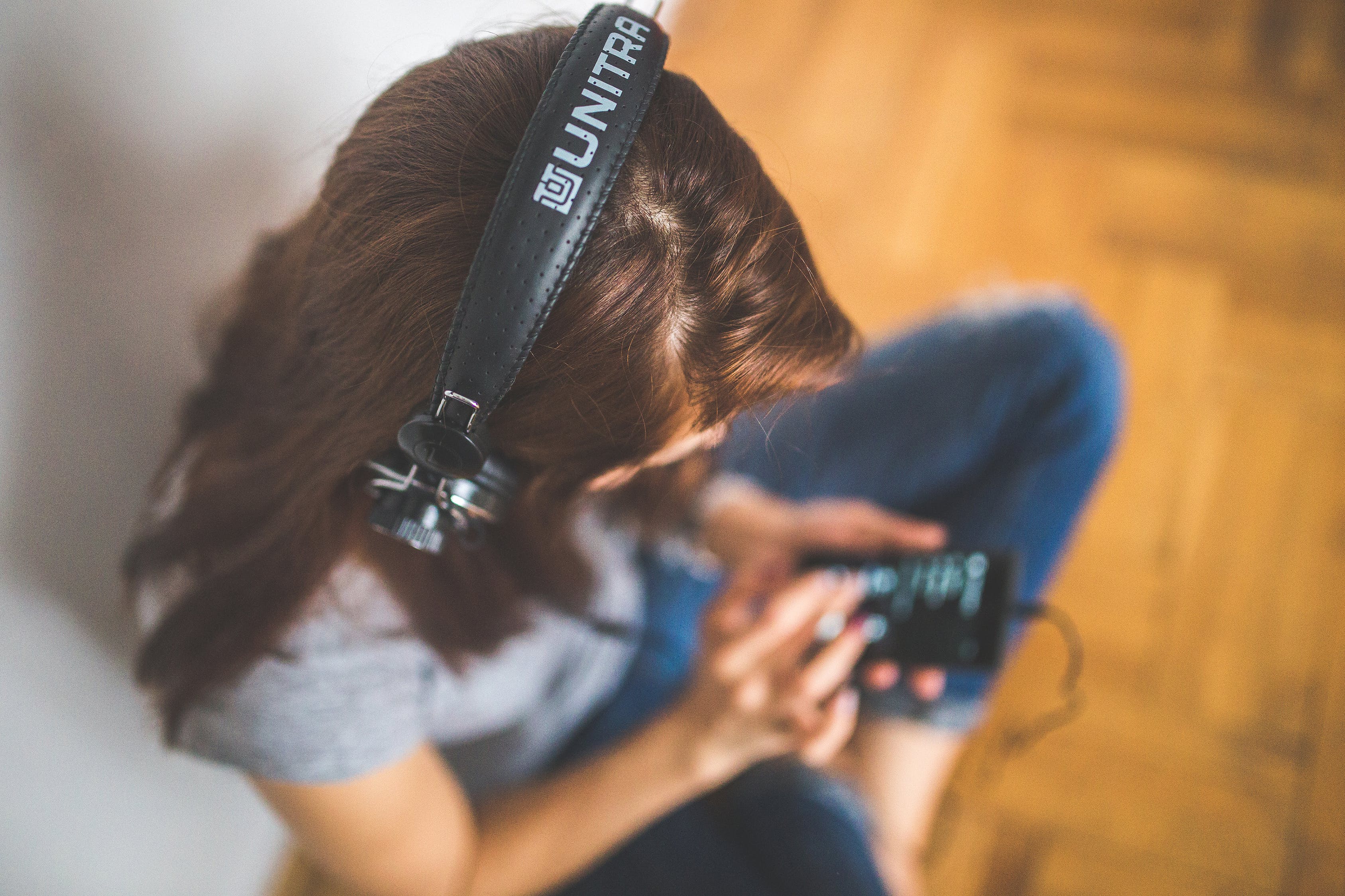 What is the Difference Between Active and Passive Listening