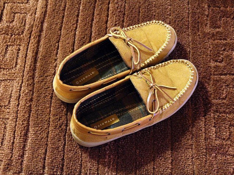 What is the Difference Between Loafers and Moccasins