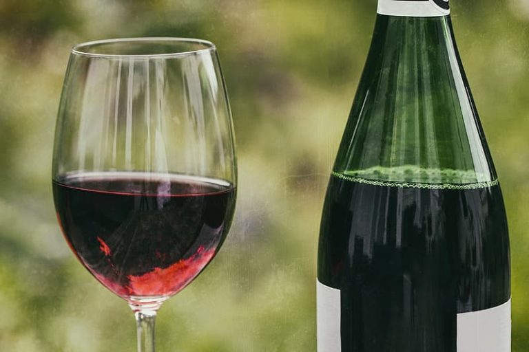 What is the Difference Between Red and White Wine