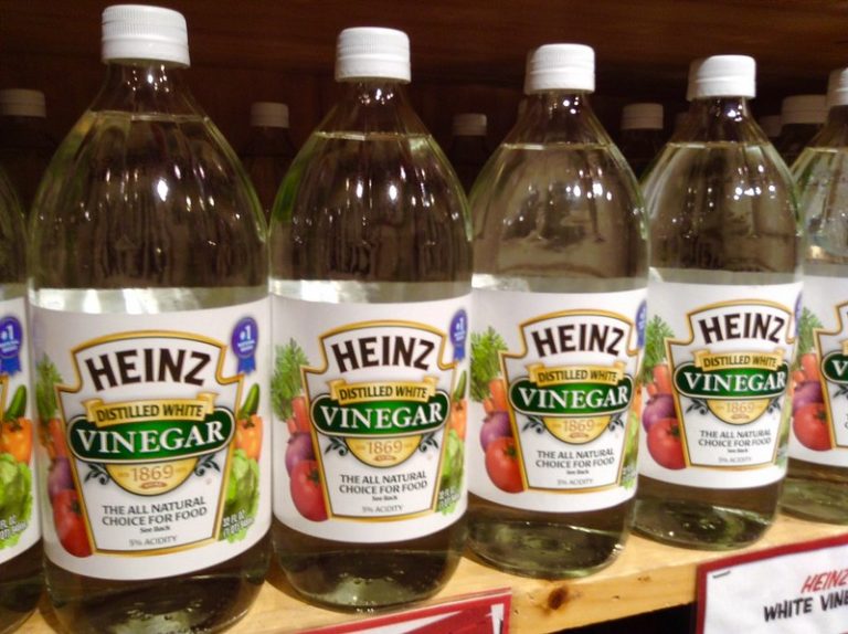 What is the Difference Between White Vinegar and Distilled Vinegar