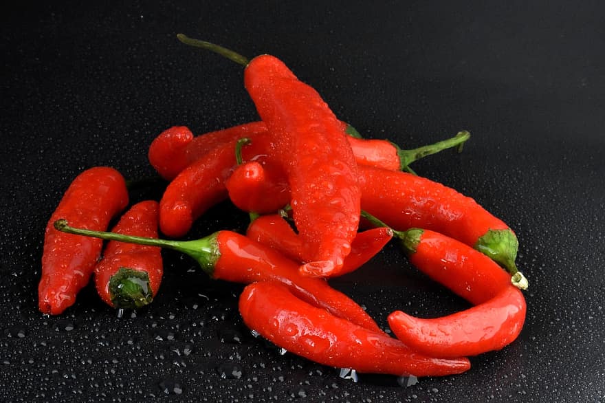 What is the Difference Between Cayenne Pepper and Paprika