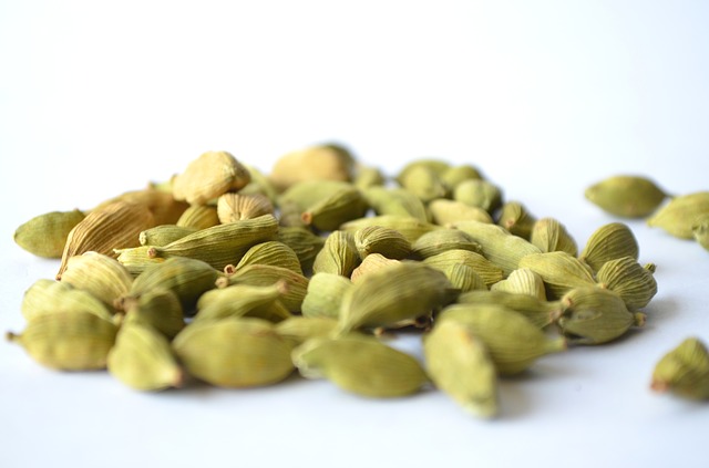 Difference Between Green and Black Cardamom
