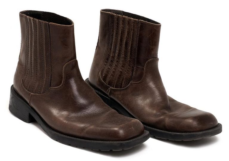 What is the Difference Between Boots and Sneakers