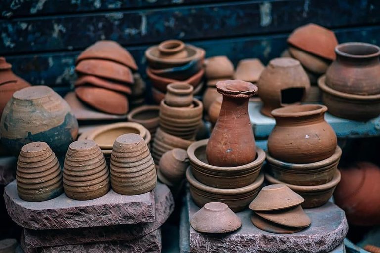 What is the Difference Between Ceramic and Pottery