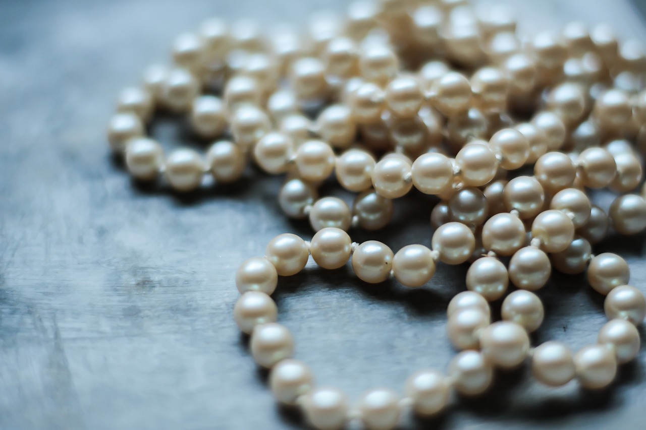 Difference Between Cultured and Natural Pearls