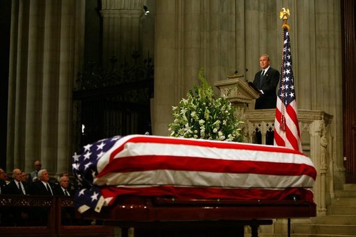 What Is The Difference Between Eulogy And Tribute - Pediaa.Com