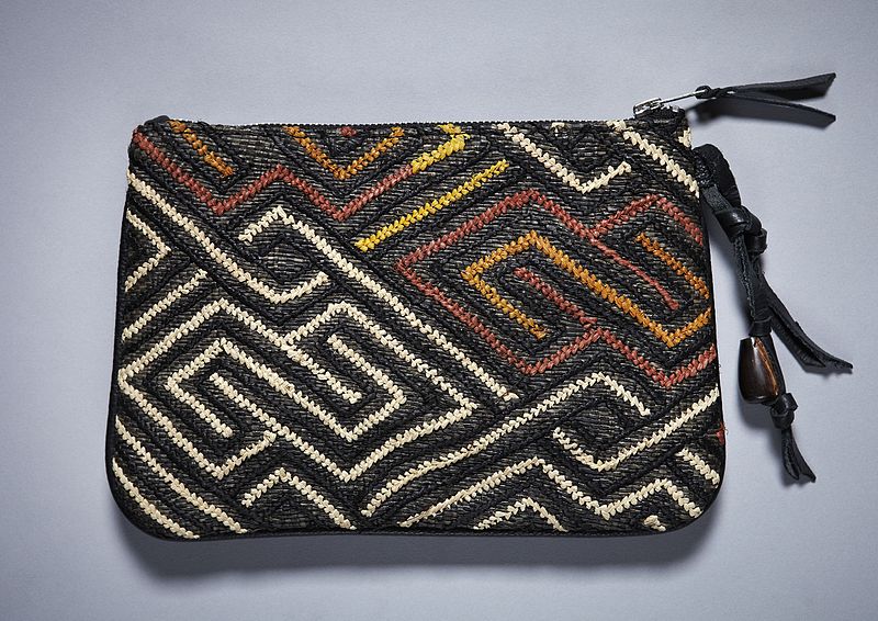 What is the Difference Between Wallet and Clutch