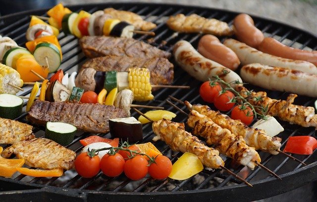 Difference Between Barbecuing and Grilling