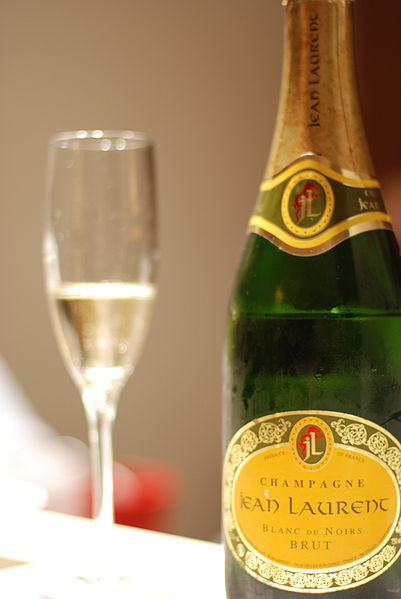 Main Difference - Prosecco vs Champagne vs Sparkling Wine