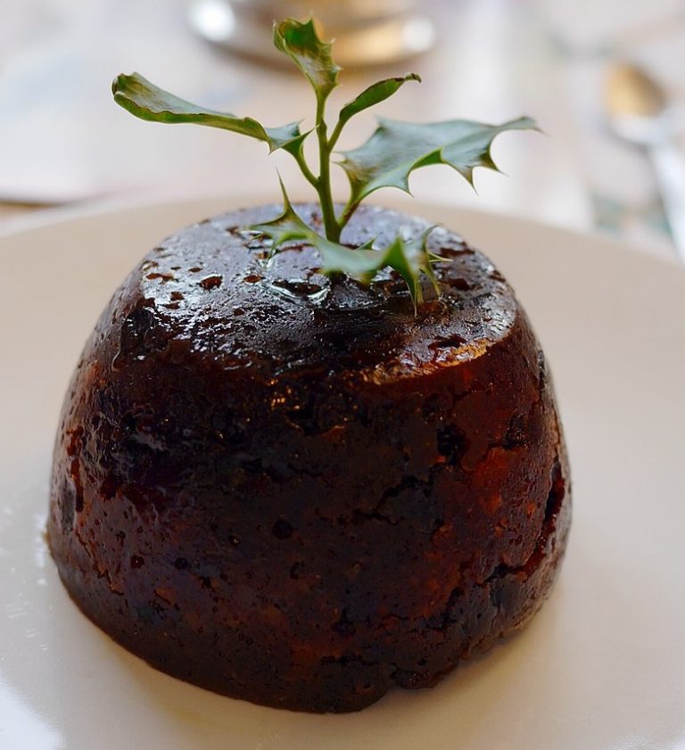 What is the Difference Between Christmas Cake and Christmas Pudding