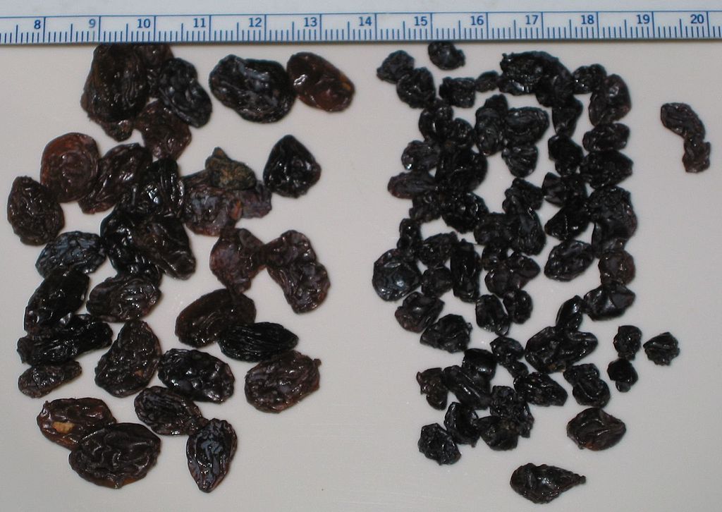 Main Difference - Currants Sultanas vs Raisins