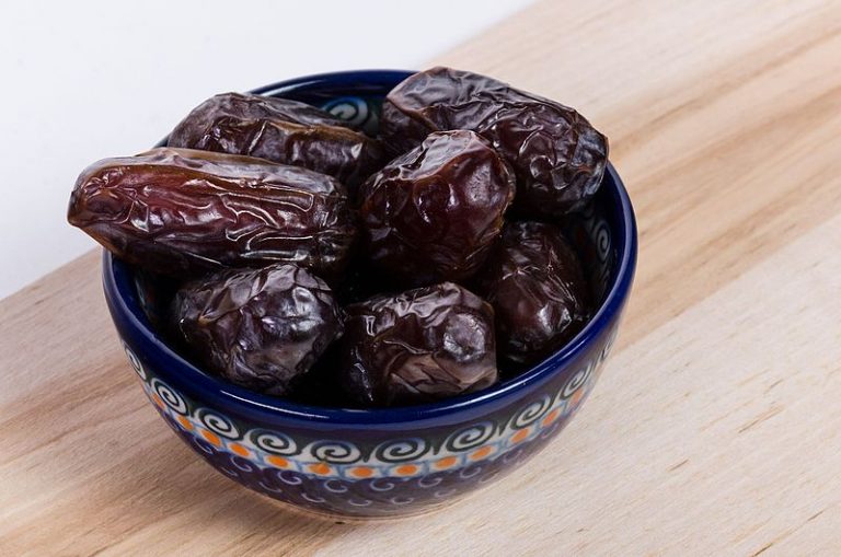 What is the Difference Between Dates and Prunes