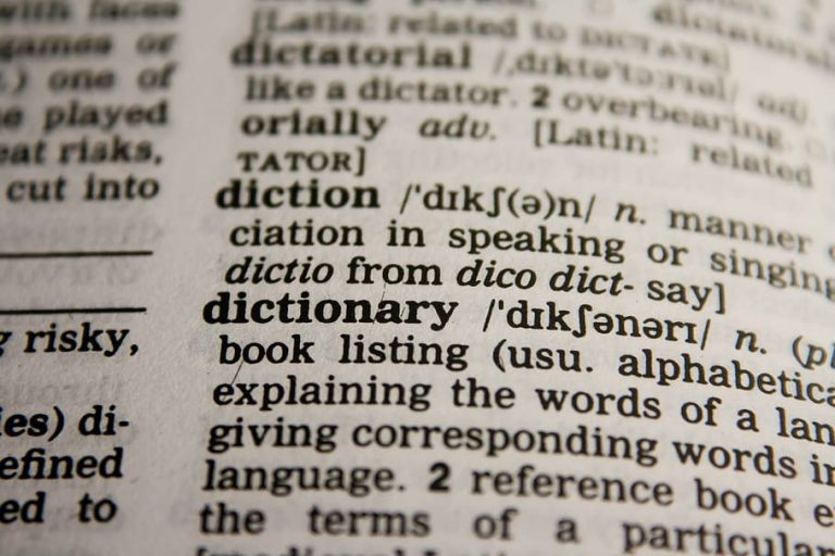 what-is-the-difference-between-glossary-and-dictionary-pediaa-com