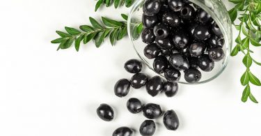 Black vs Green Olives