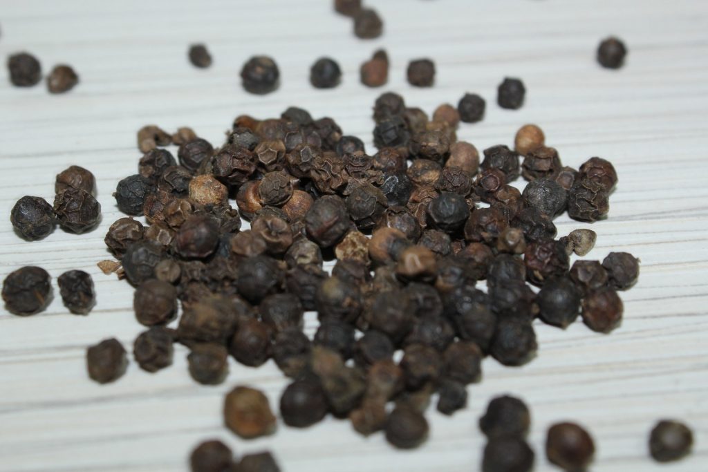 Compare Szechuan Peppercorns and Black Peppercorns