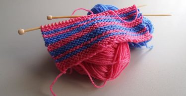 Compare Knit and Purl Stitch
