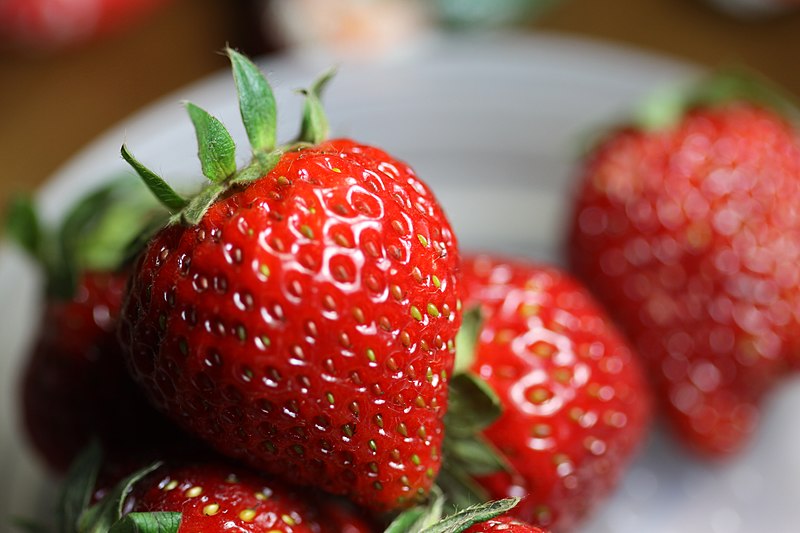 Compare Strawberry and Raspberry - Wha is the difference?