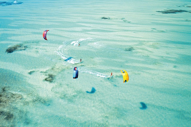 Kitesurfing vs Windsurfing