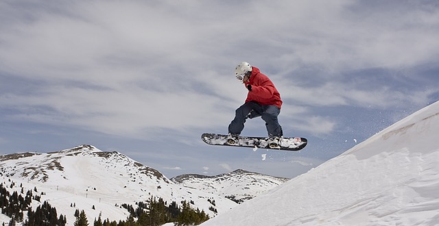 Compare Surfing and Snowboarding - What's the difference?