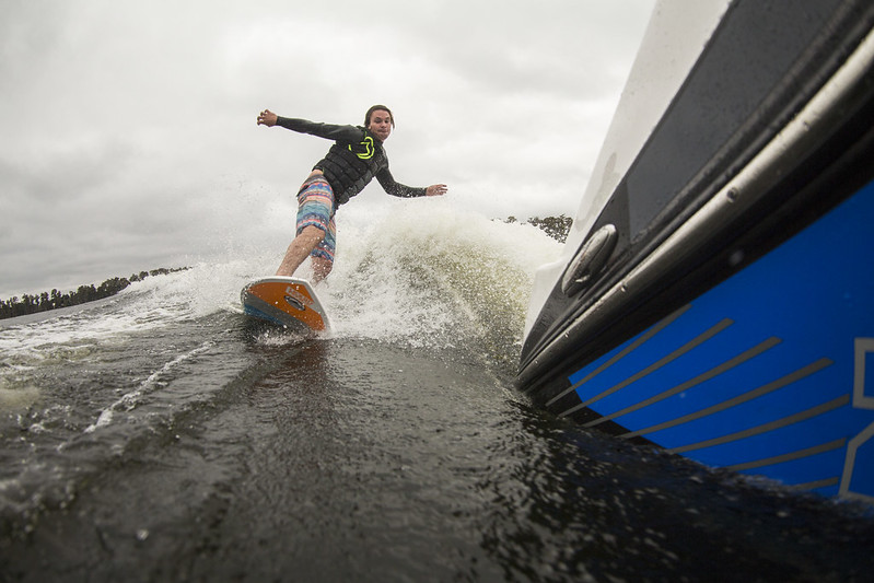 Compare Wake Surfing and Wakeboarding - What's the difference?