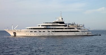 Compare Yacht and Ship - What's the difference?