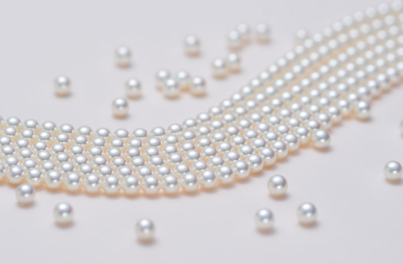 Compare Freshwater and Cultured Pearls - What's the difference?