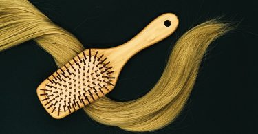 Compare Comb and Brush - What's the difference?
