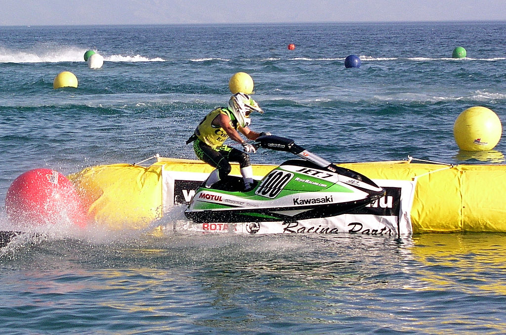 Compare Jet Ski and Sea Doo - What's the difference?