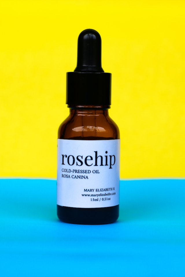 Compare Jojoba Oil and Rosehip Oil - What's the difference?