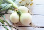 Compare White Onion and Brown Onion - What's the difference?