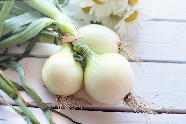 Compare White Onion and Brown Onion - What's the difference?