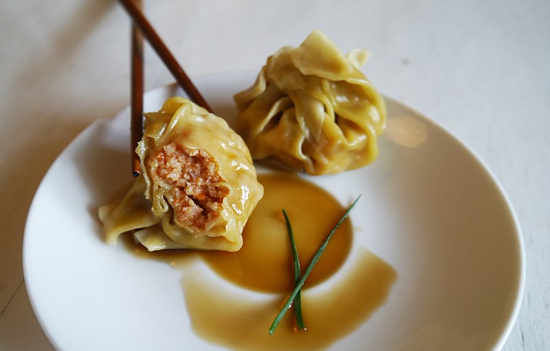 Compare Dumpling and Wonton - What's the difference?