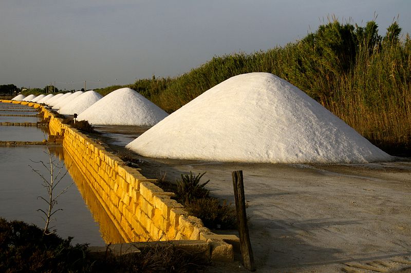 What is the Difference Between Crystallization and Evaporation to