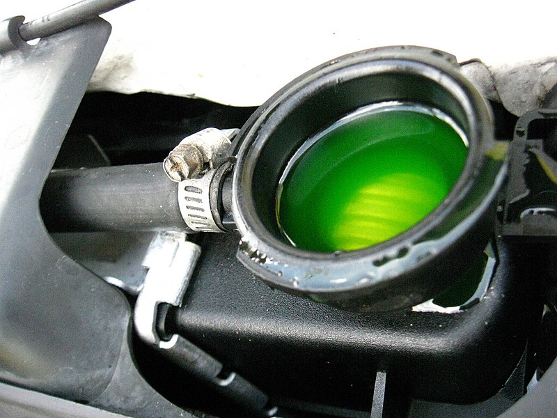 What is the Difference Between Red and Green Antifreeze